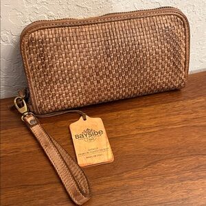 NWT Bayside Premium Italian Leather Zip Wallet Wristlet